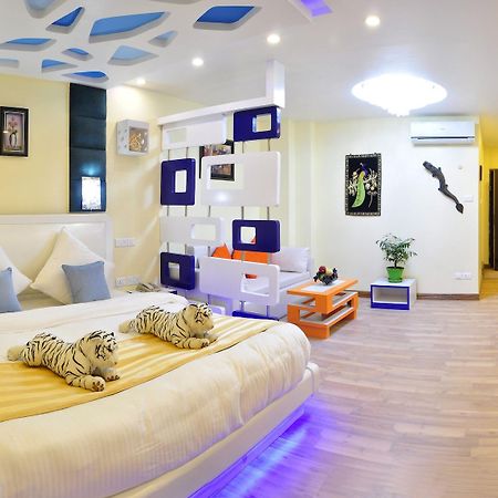 Royal Penguin Boutique Hotel & Spa Катманду Экстерьер фото