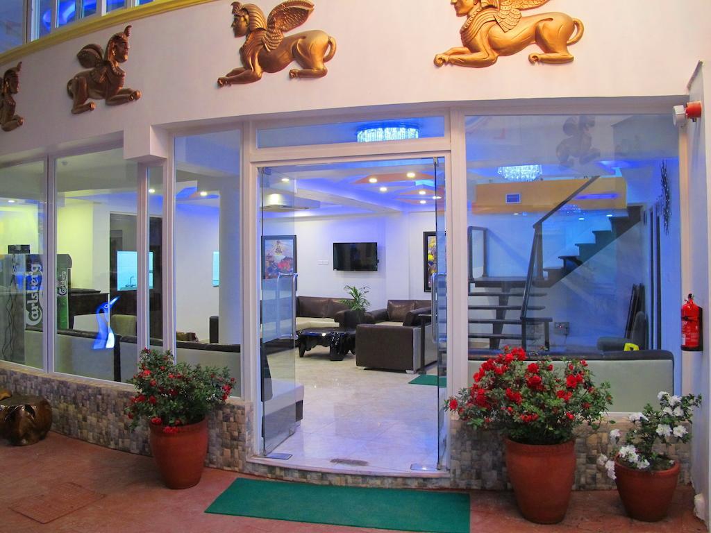 Royal Penguin Boutique Hotel & Spa Катманду Экстерьер фото