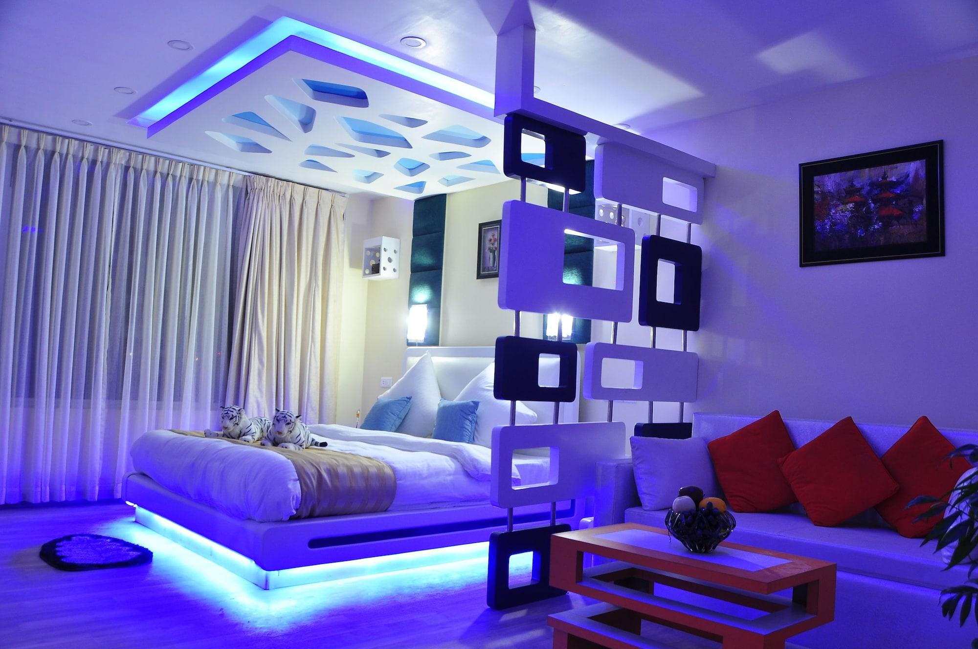 Royal Penguin Boutique Hotel & Spa Катманду Экстерьер фото