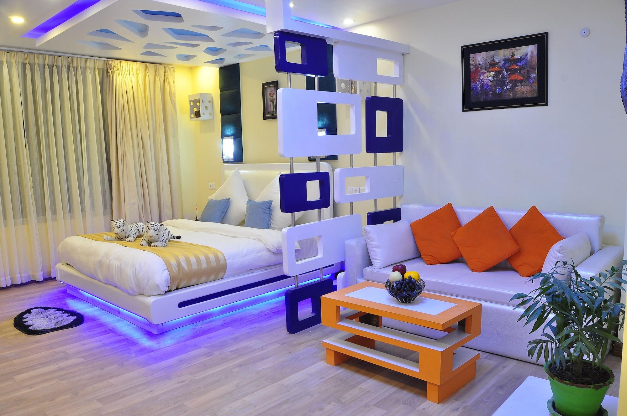 Royal Penguin Boutique Hotel & Spa Катманду Экстерьер фото