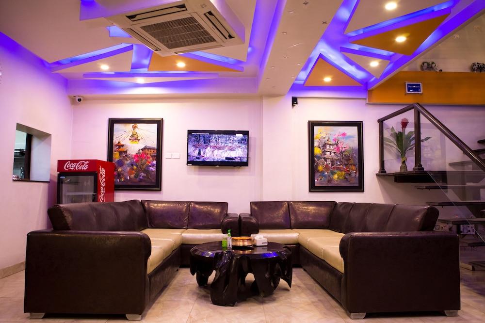Royal Penguin Boutique Hotel & Spa Катманду Экстерьер фото