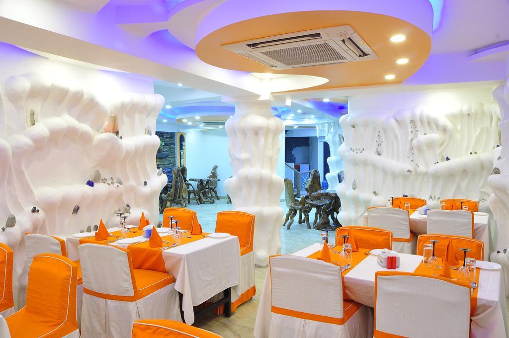 Royal Penguin Boutique Hotel & Spa Катманду Экстерьер фото