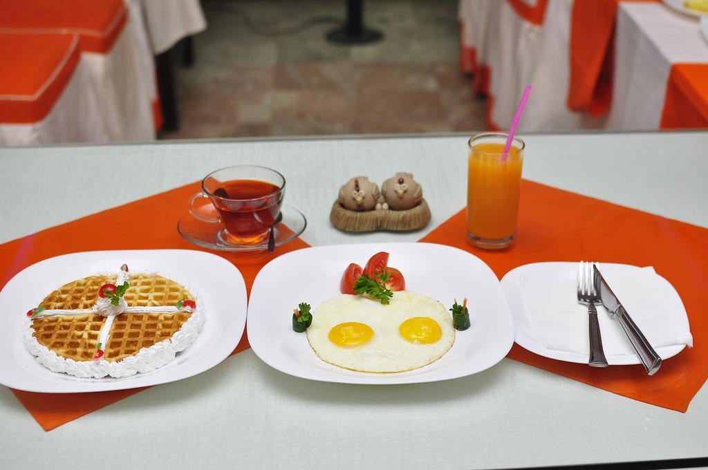 Royal Penguin Boutique Hotel & Spa Катманду Экстерьер фото