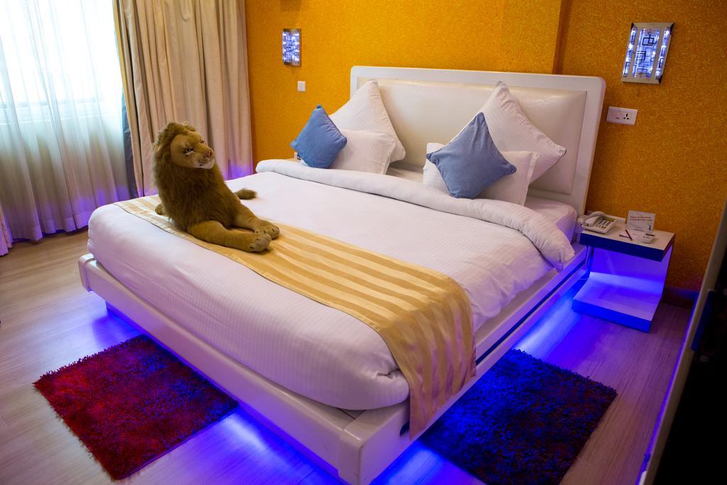 Royal Penguin Boutique Hotel & Spa Катманду Экстерьер фото