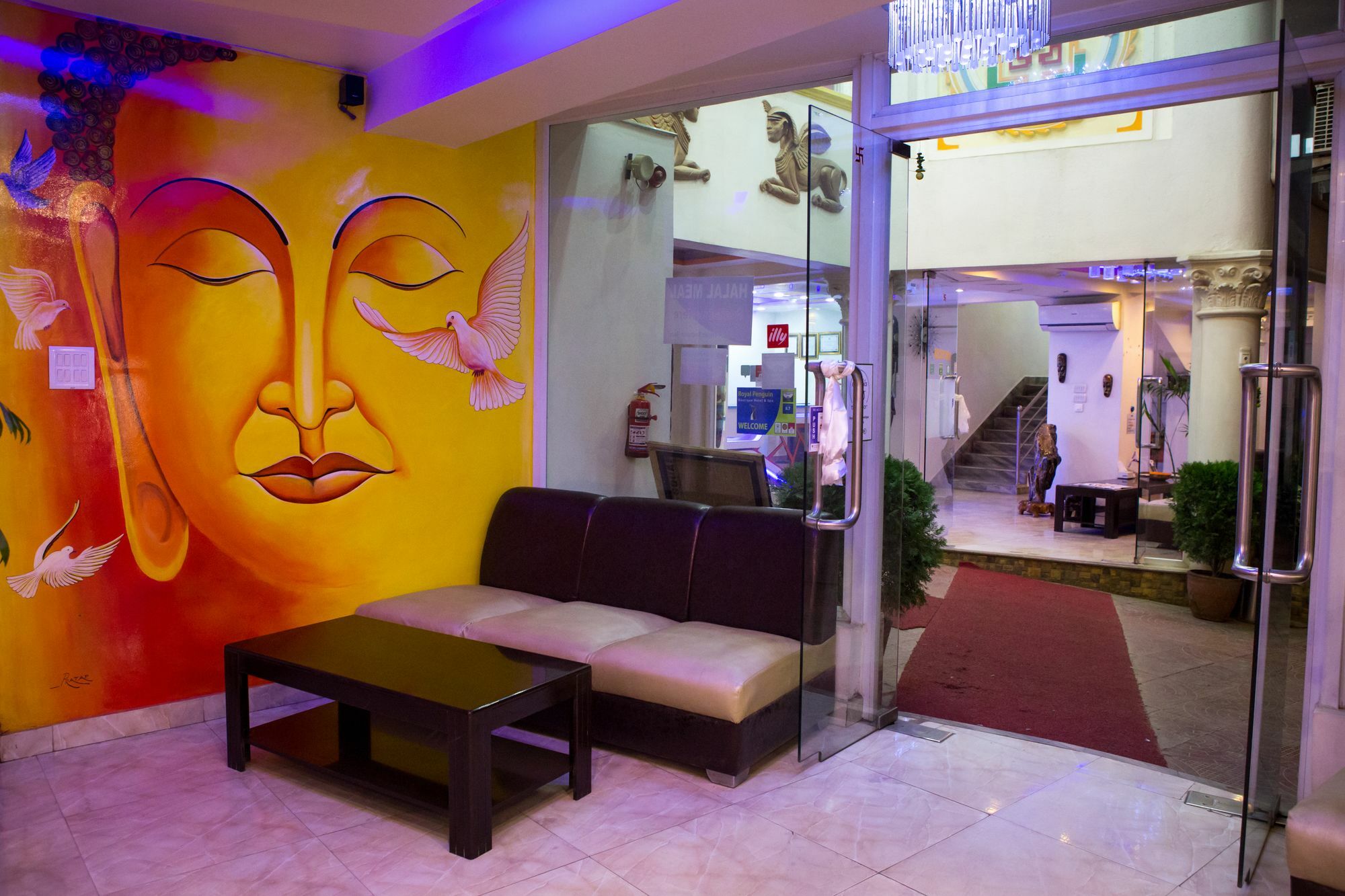 Royal Penguin Boutique Hotel & Spa Катманду Экстерьер фото