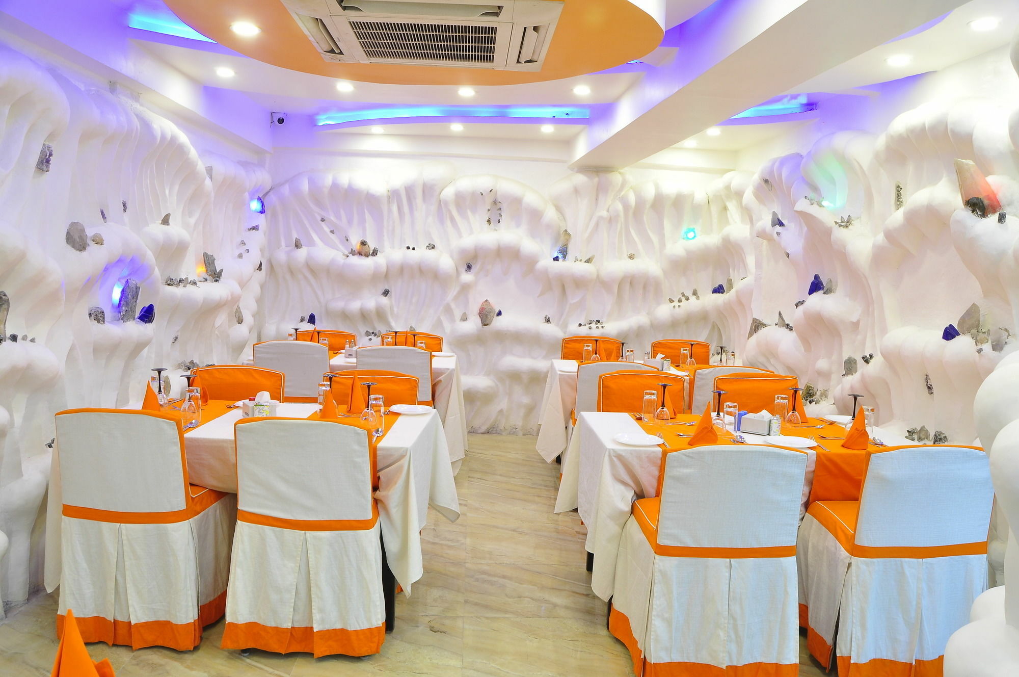Royal Penguin Boutique Hotel & Spa Катманду Экстерьер фото